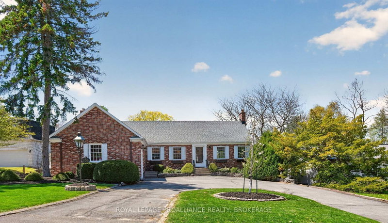 209 Fairway Hill Crescent