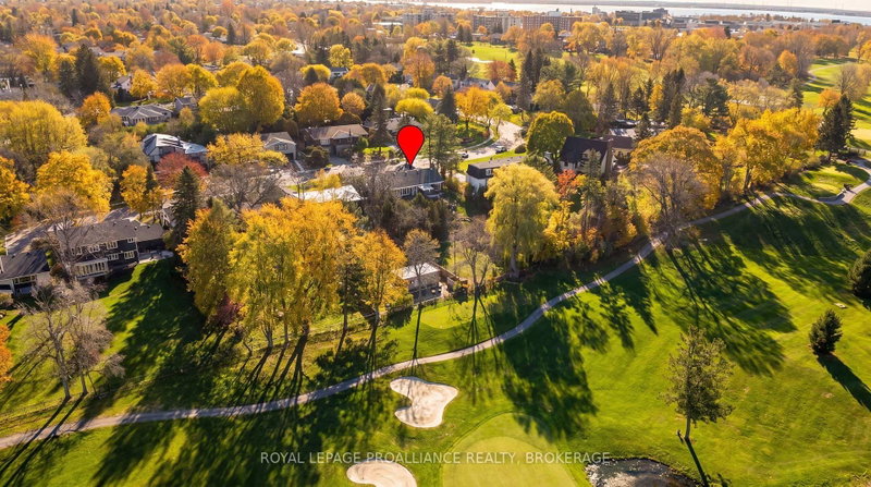 209 Fairway Hill Crescent
