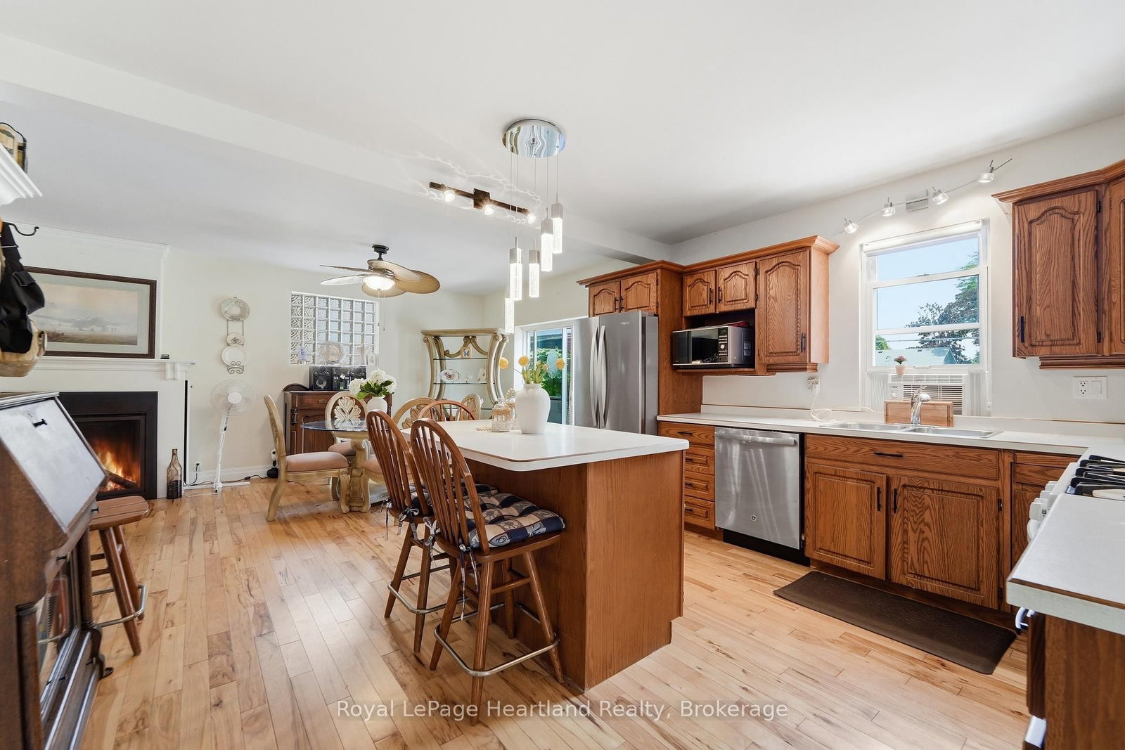 187 CAMERON Street • Goderich, ON photo 15