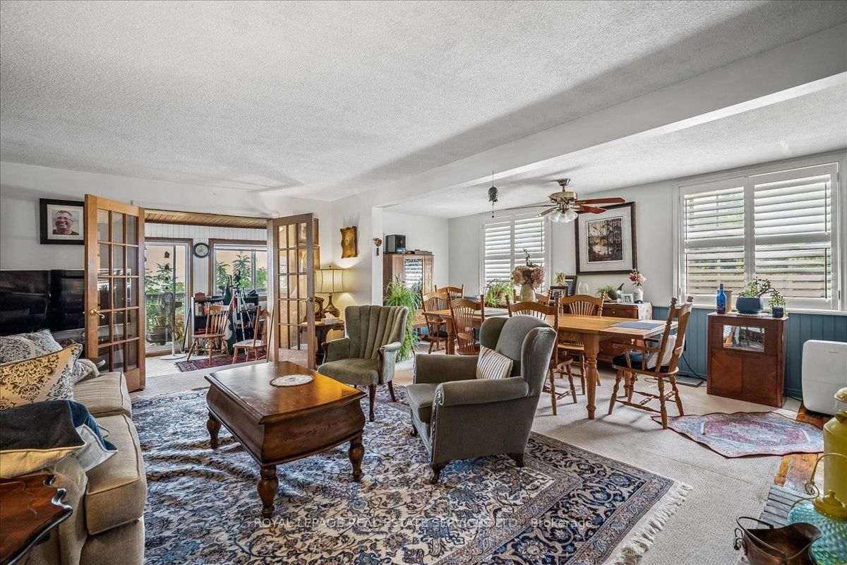 2 14th Street • Grimsby, ON photo 13
