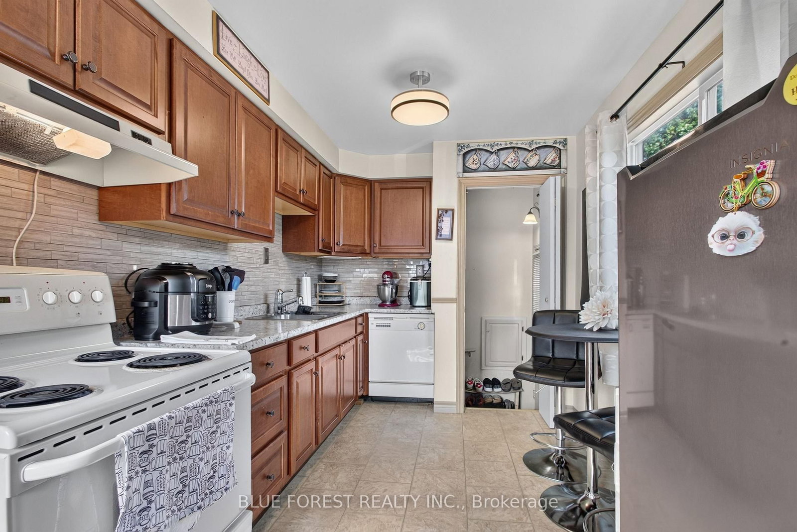 140 Highbury Avenue N • London East, ON photo 28