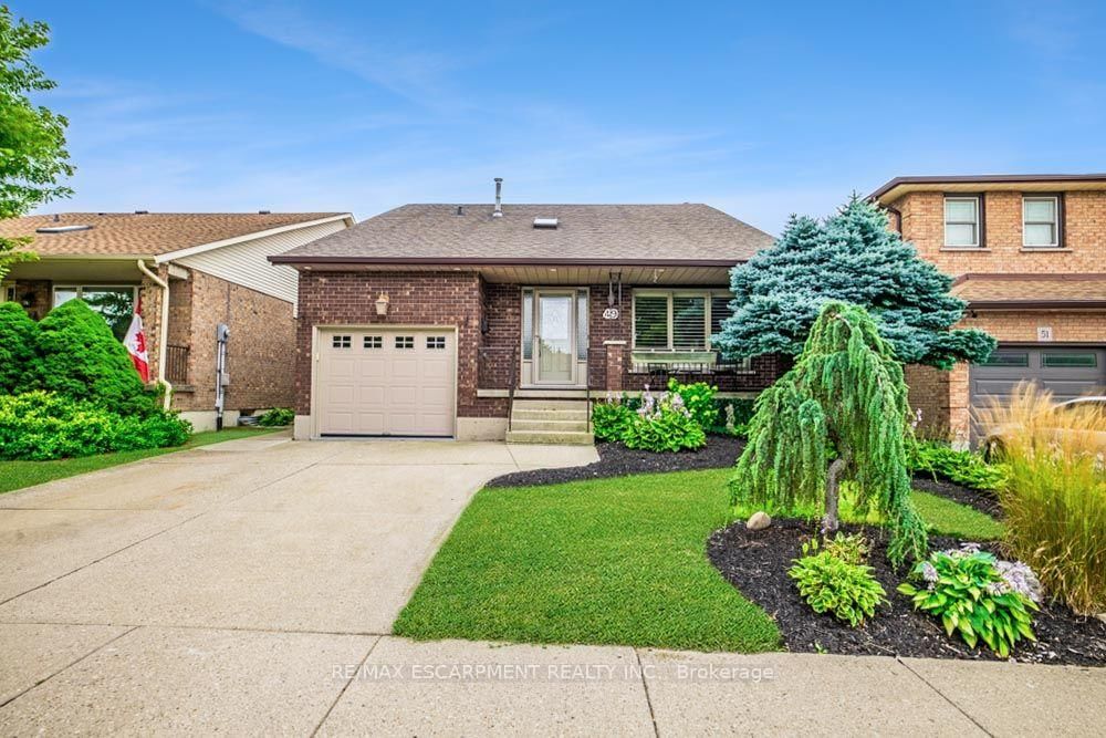 49 Branthaven Drive • Hamilton, ON photo 2