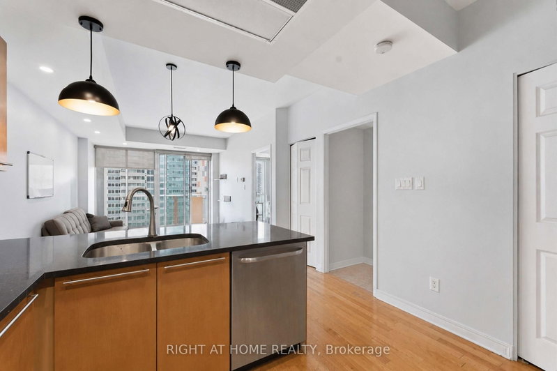 1009 - 134 York Street
