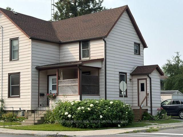 292 William Street N • Gananoque, ON photo 2