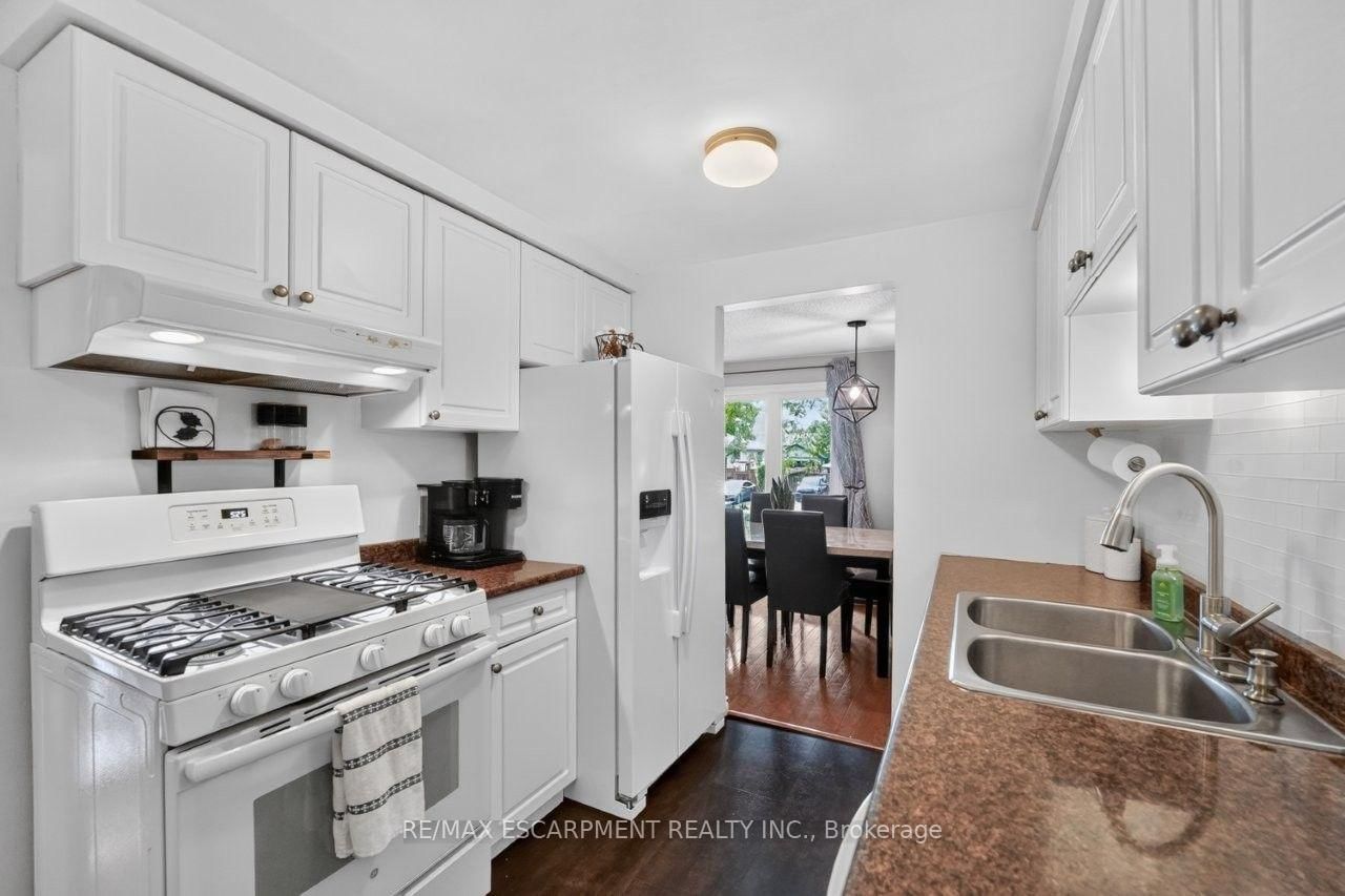 14 Woodeden Road • Grimsby, ON photo 10