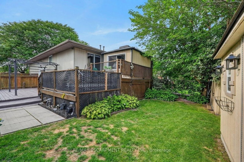 14 Woodeden Road
