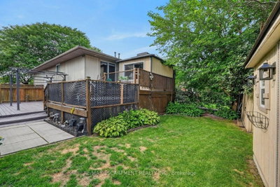 14 Woodeden Road • Grimsby, ON photo 3