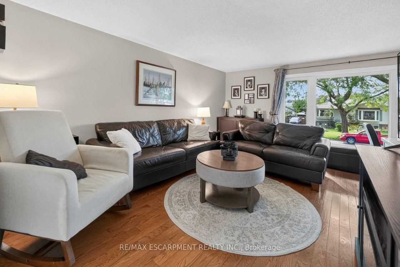 14 Woodeden Road • Grimsby, ON photo 5