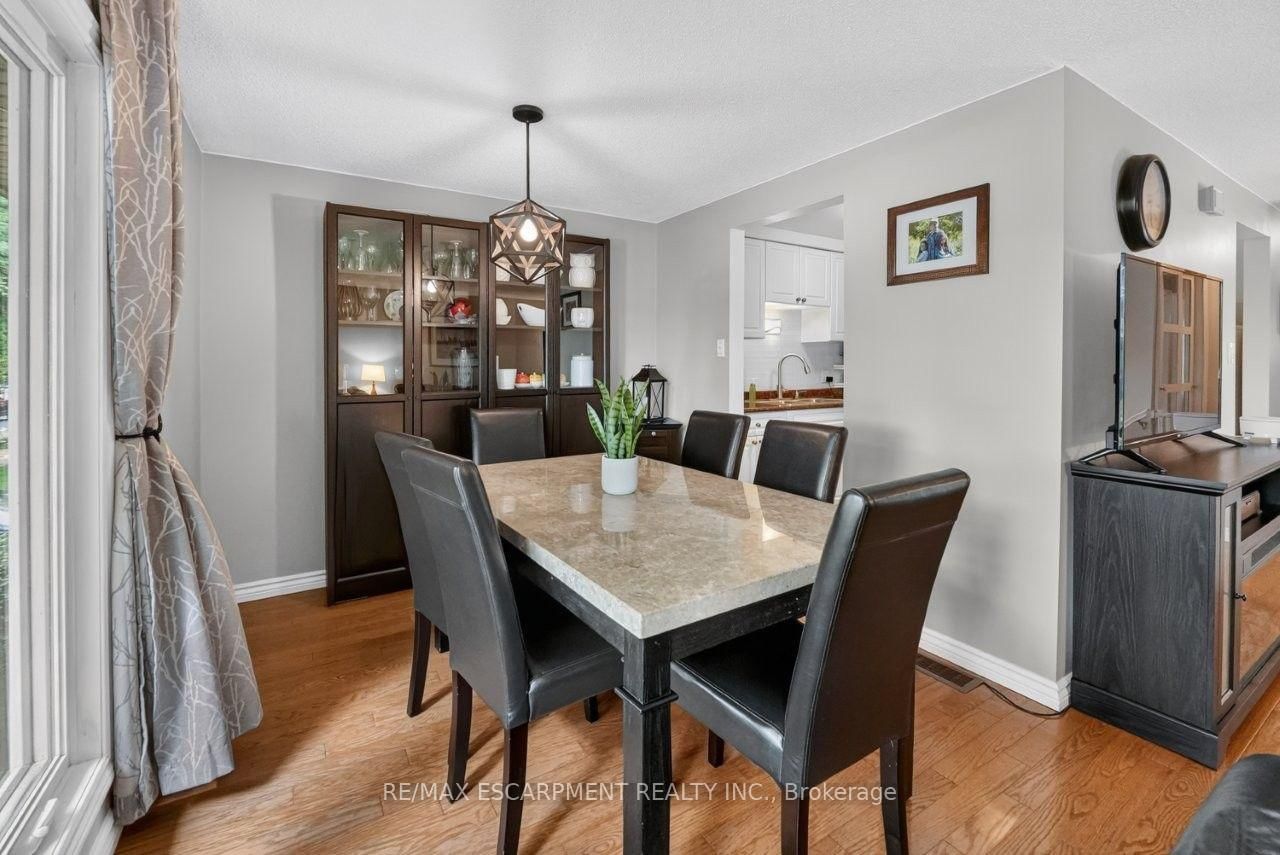 14 Woodeden Road • Grimsby, ON photo 8