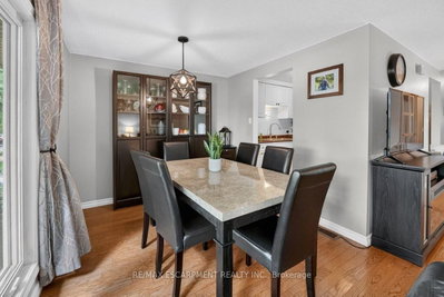 14 Woodeden Road • Grimsby, ON photo 8