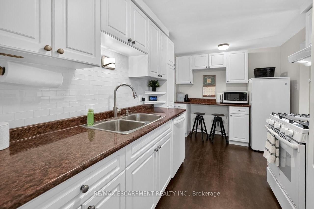 14 Woodeden Road • Grimsby, ON photo 9