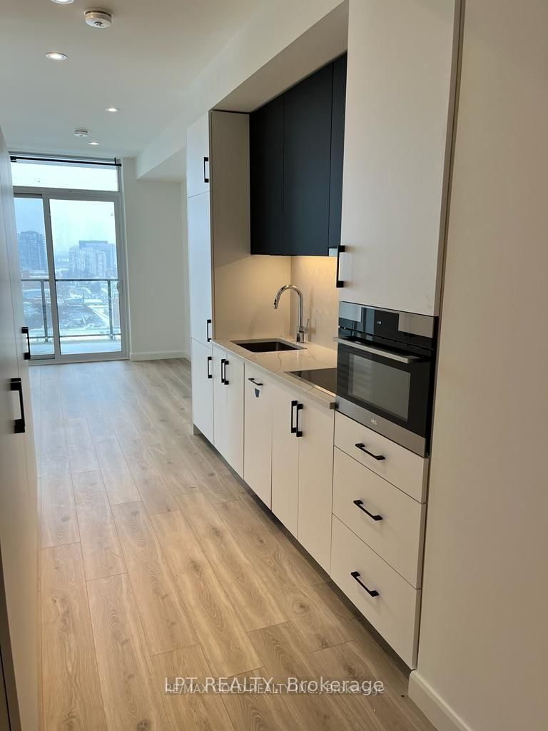 1313 - 741 King Street W