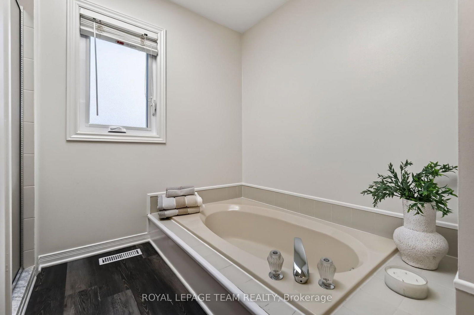 11 Fessenden Way • Ottawa, ON photo 32