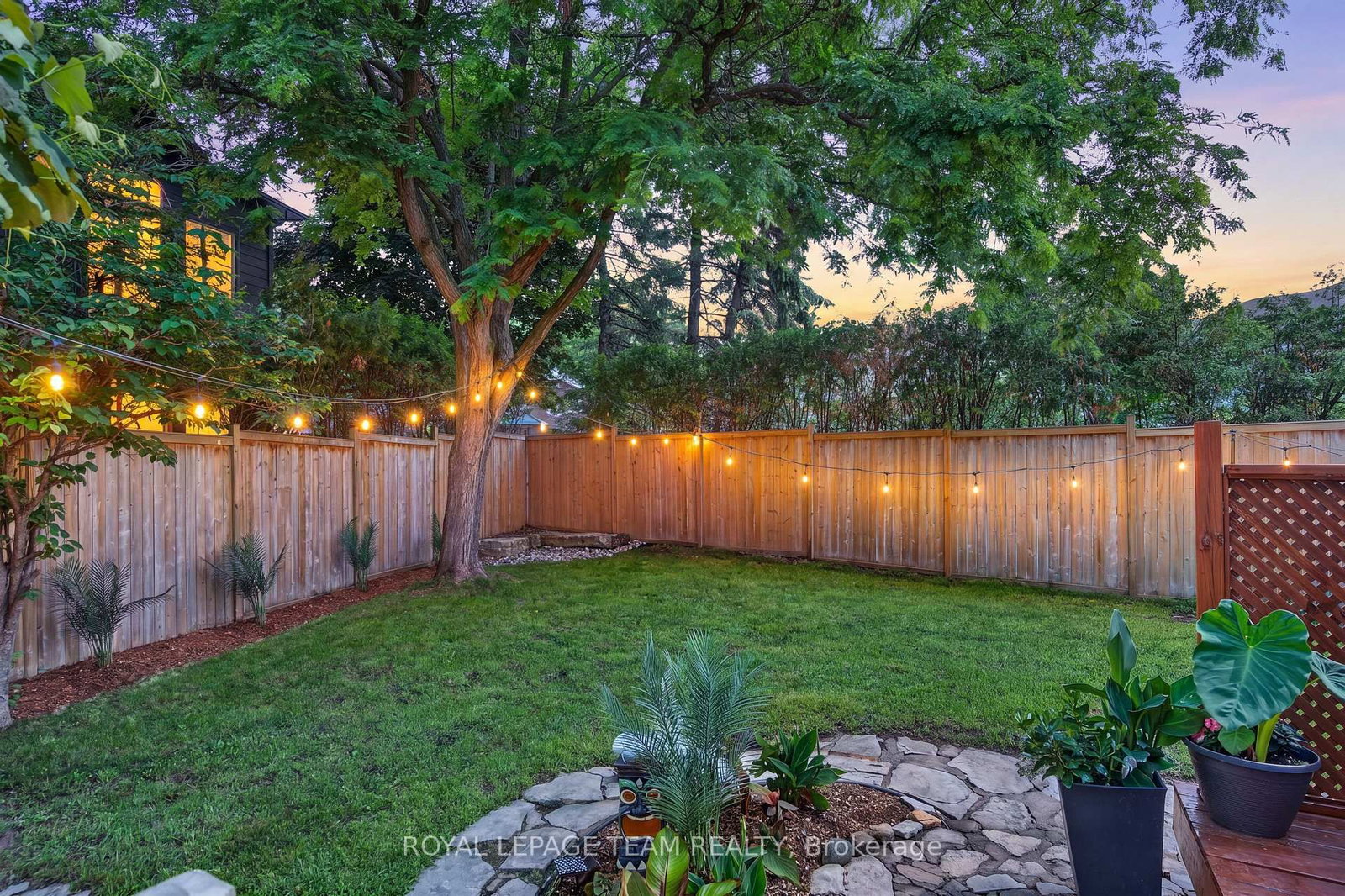 11 Fessenden Way • Ottawa, ON photo 5