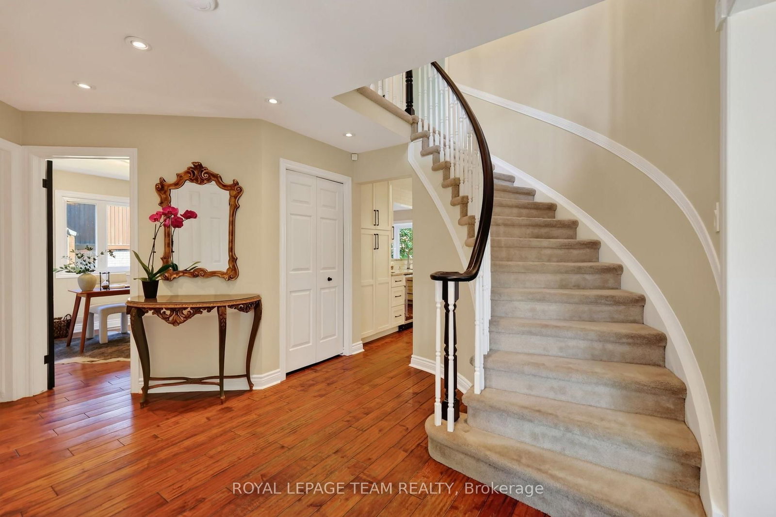 11 Fessenden Way • Ottawa, ON photo 8