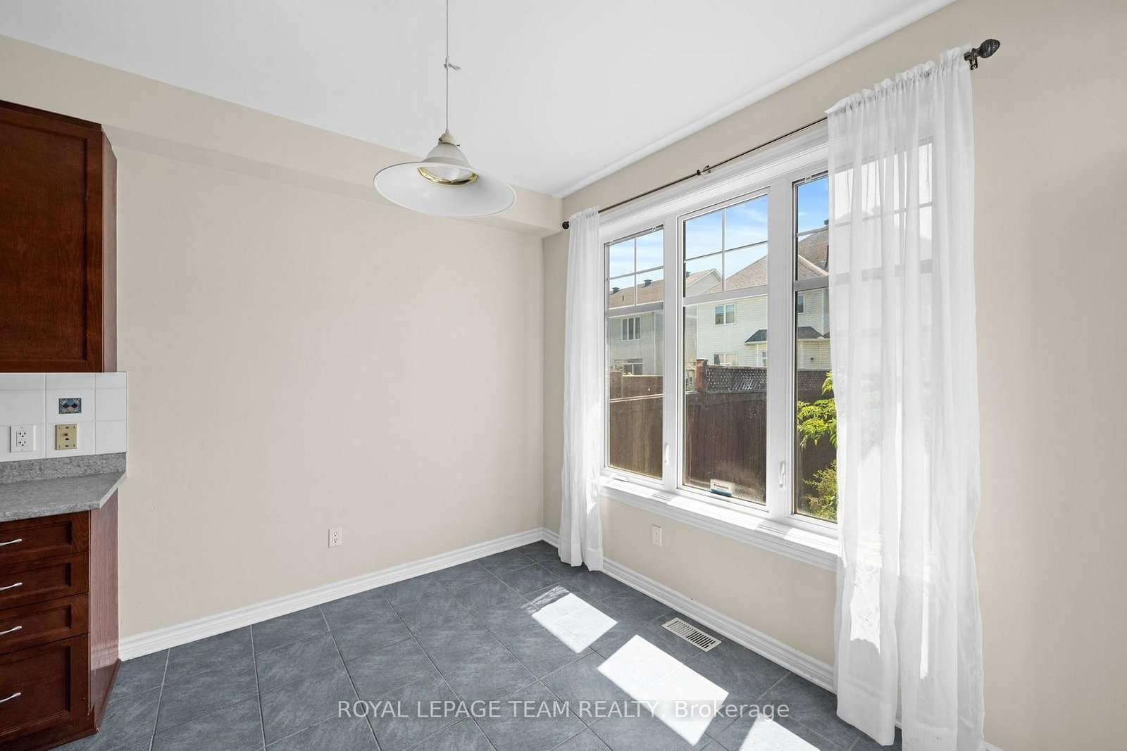 84 Selhurst Avenue • Ottawa, ON photo 17