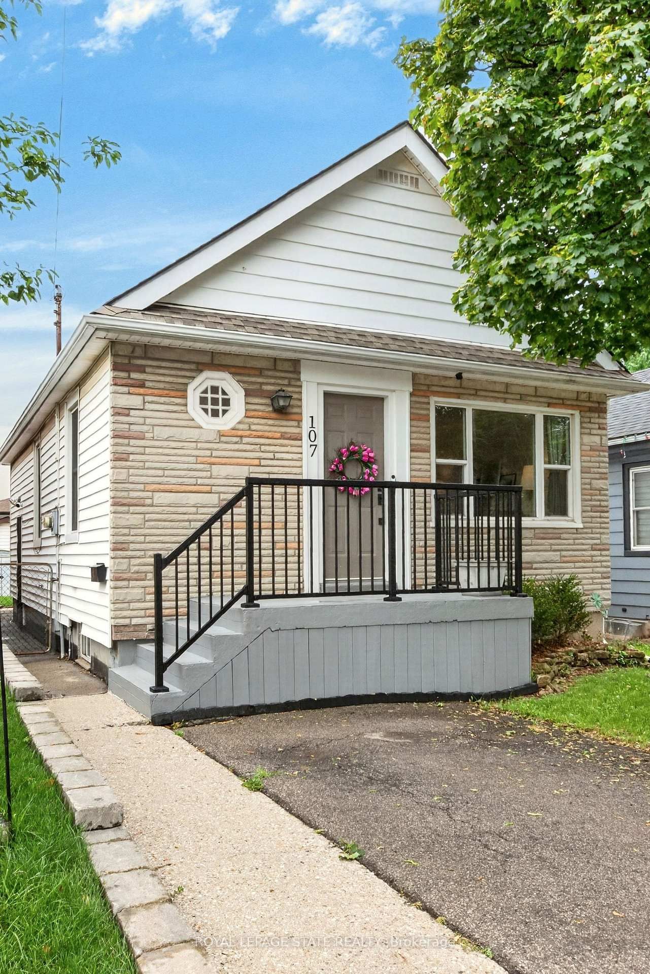 107 Reid Avenue N • Hamilton, ON photo 3