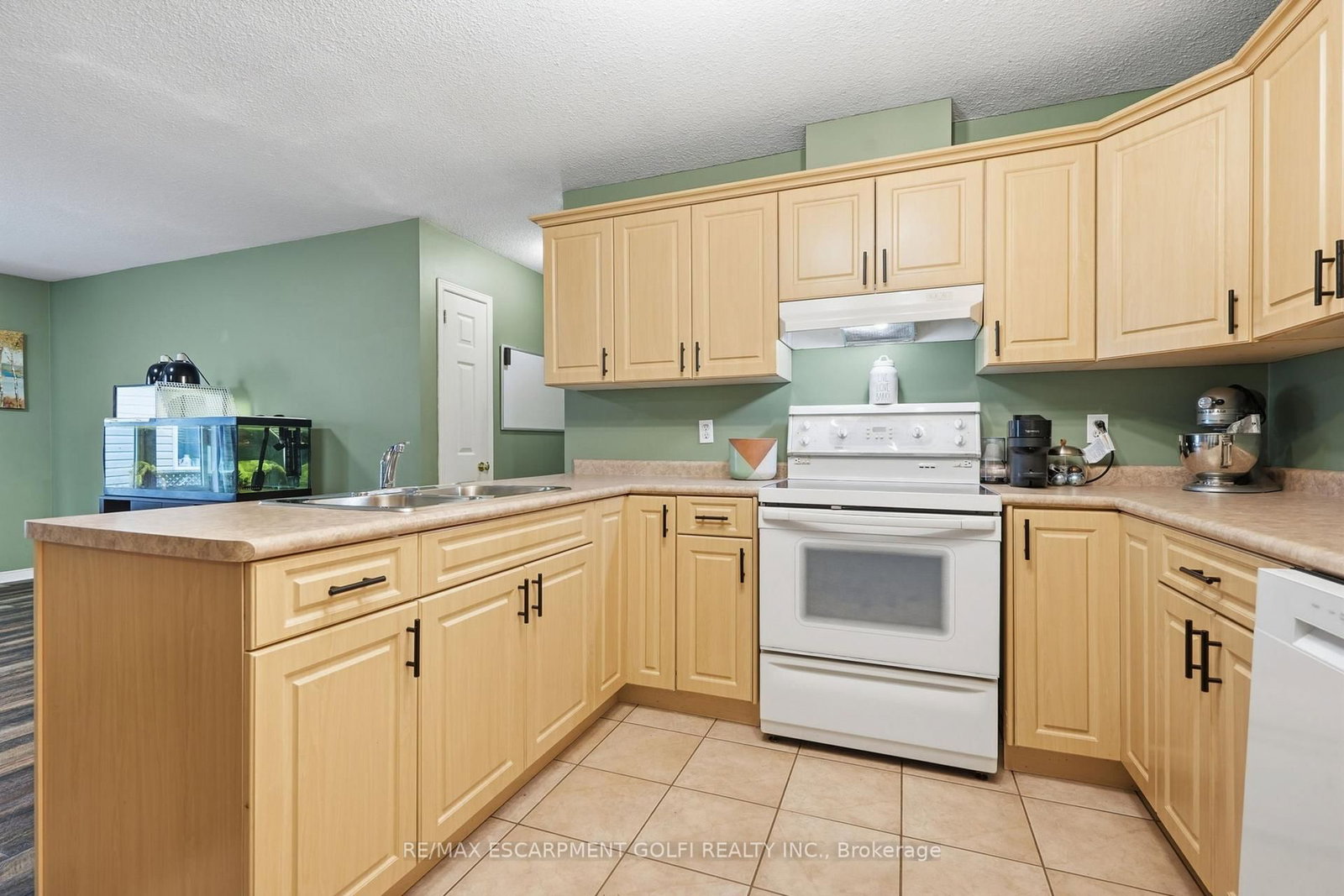 13 Golden Acres Drive • West Lincoln, ON photo 10