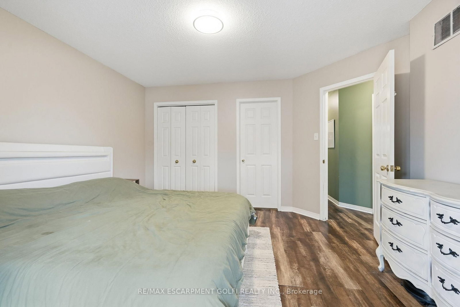 13 Golden Acres Drive • West Lincoln, ON photo 12