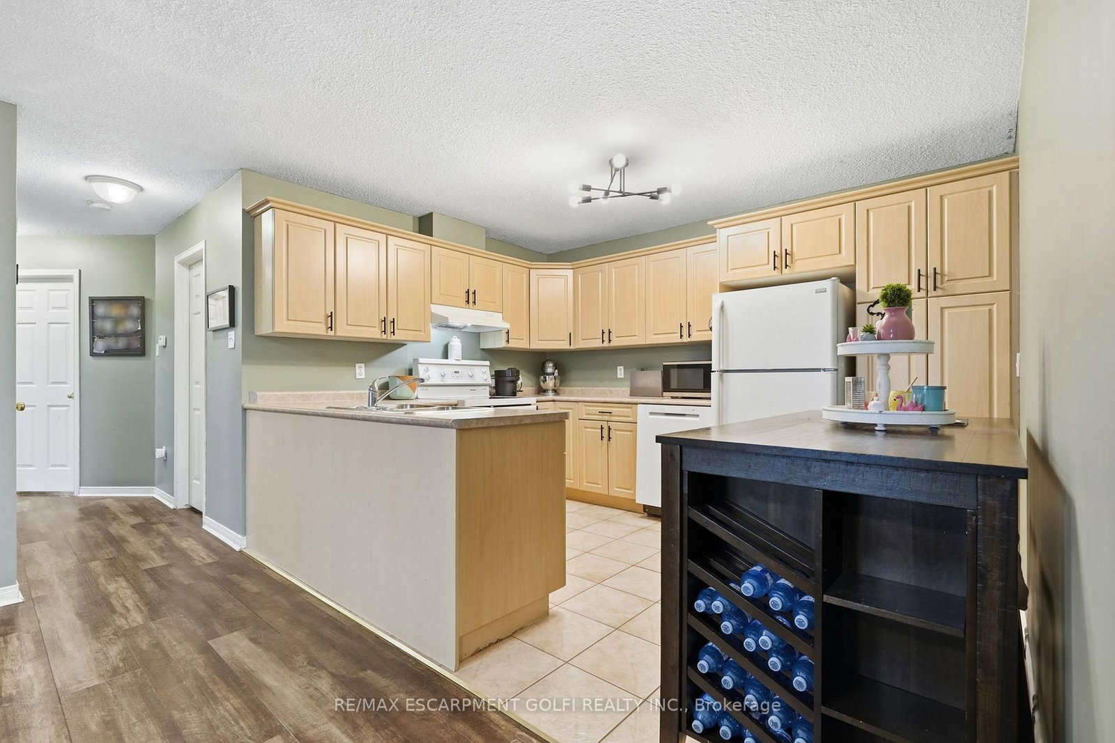 13 Golden Acres Drive • West Lincoln, ON photo 8