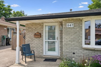 847 Doon Village Road • Kitchener, ON photo 4