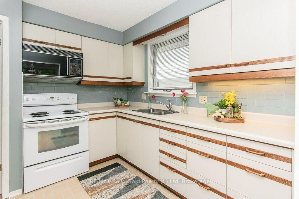 66 Shea Crescent • Kitchener, ON photo 10