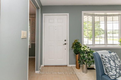 66 Shea Crescent • Kitchener, ON photo 4
