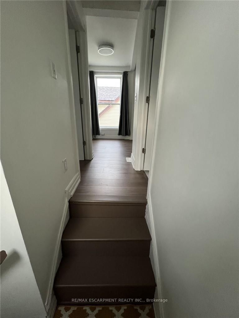 UPPER - 1164 CANNON Street E