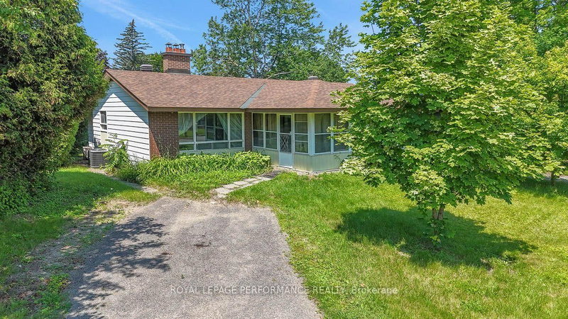 2707 Ulster Crescent