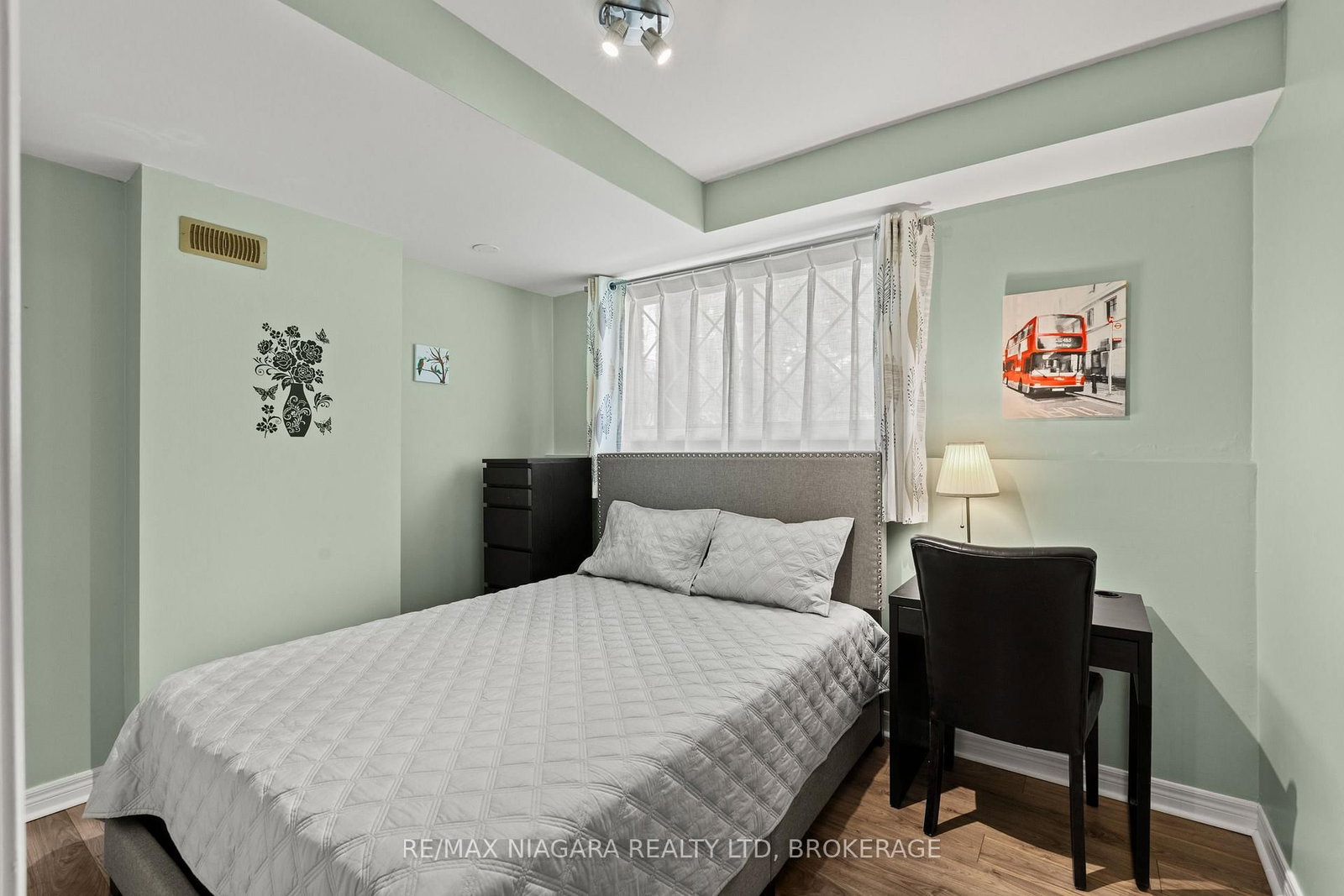 90 Mary Street • Niagara-on-the-Lake, ON photo 23