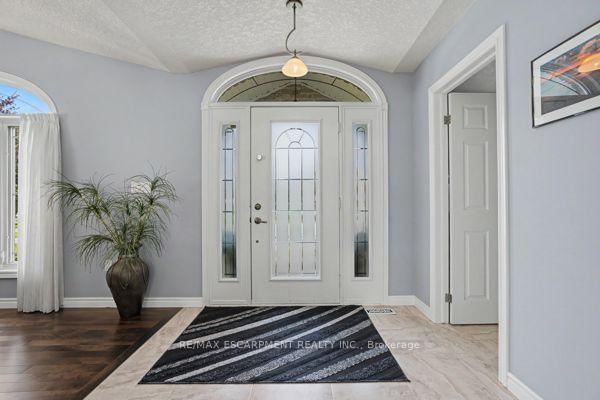 8 Upton Court • North Dumfries, ON photo 4