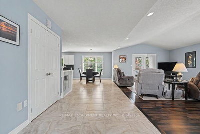 8 Upton Court • North Dumfries, ON photo 5
