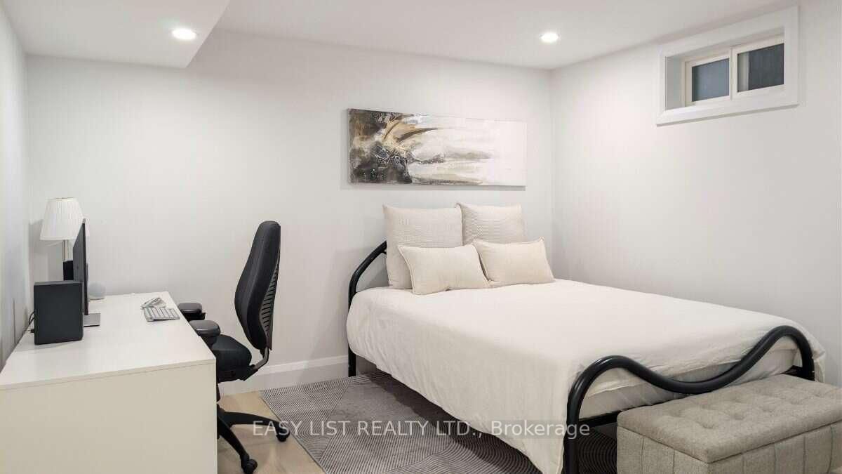 1895 Savoy Place • Ottawa, ON photo 32