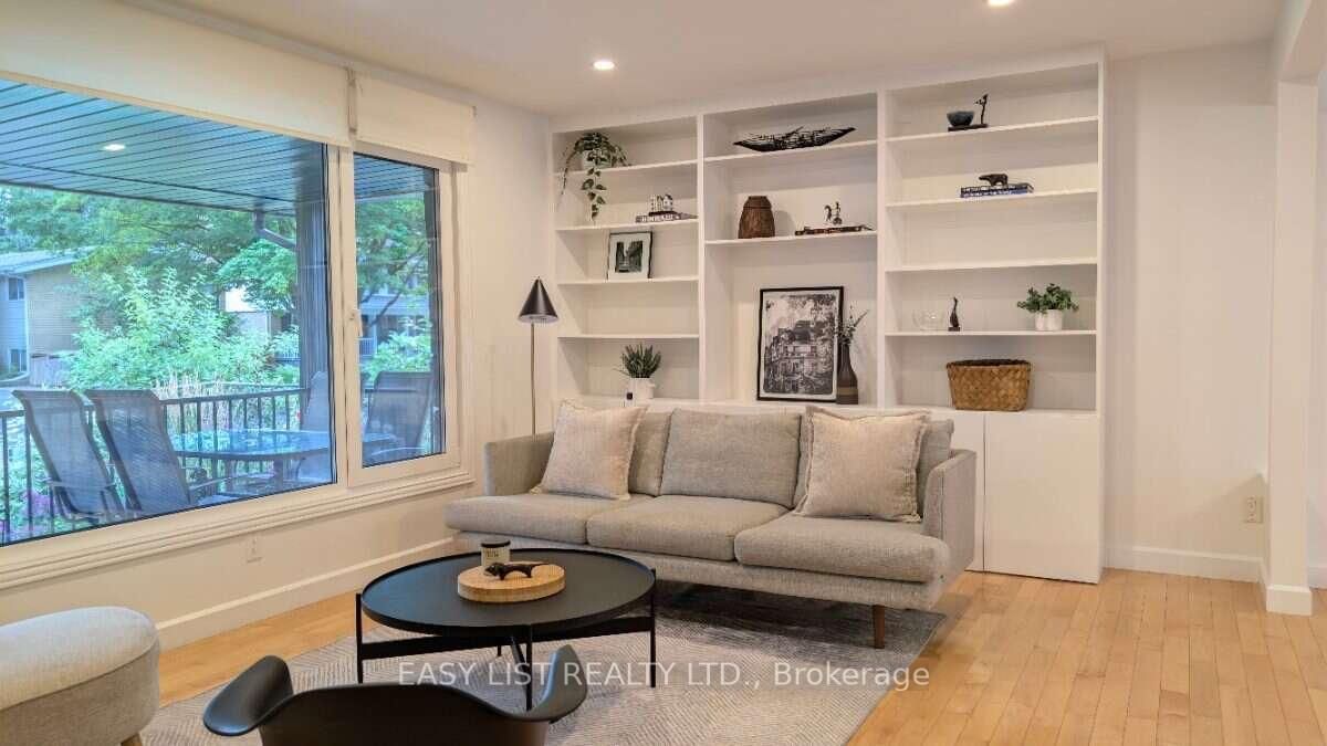 1895 Savoy Place • Ottawa, ON photo 4