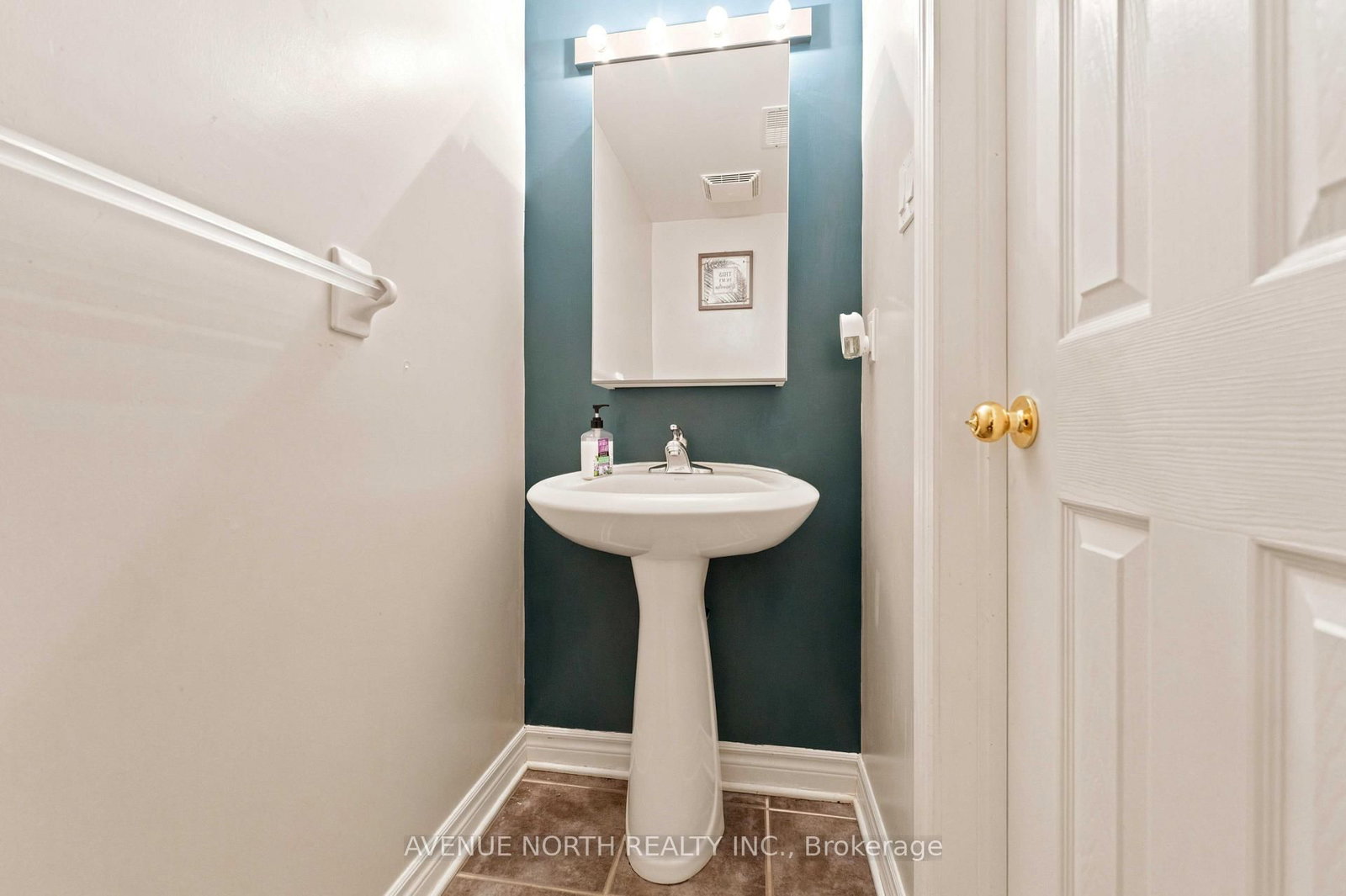 125 Tall Pines Private • Ottawa, ON photo 18
