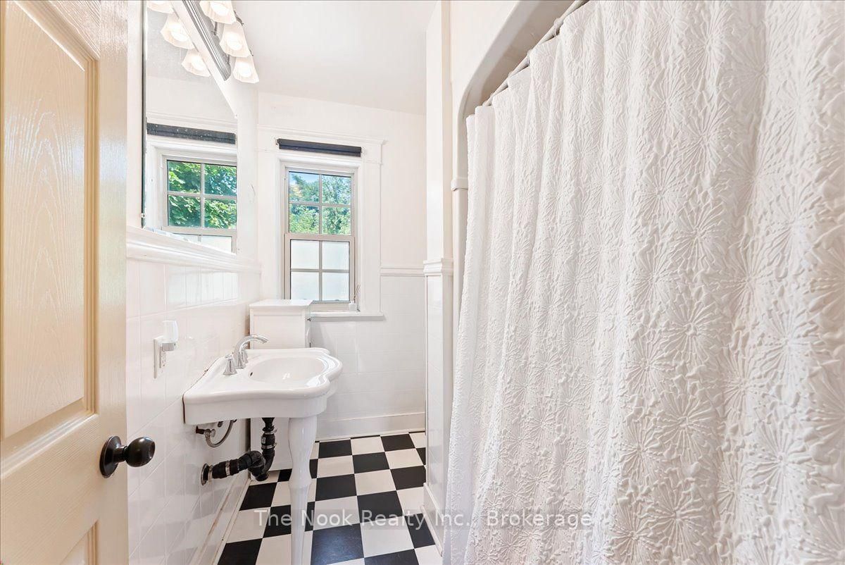 21 Dennistoun Avenue • Peterborough, ON photo 19