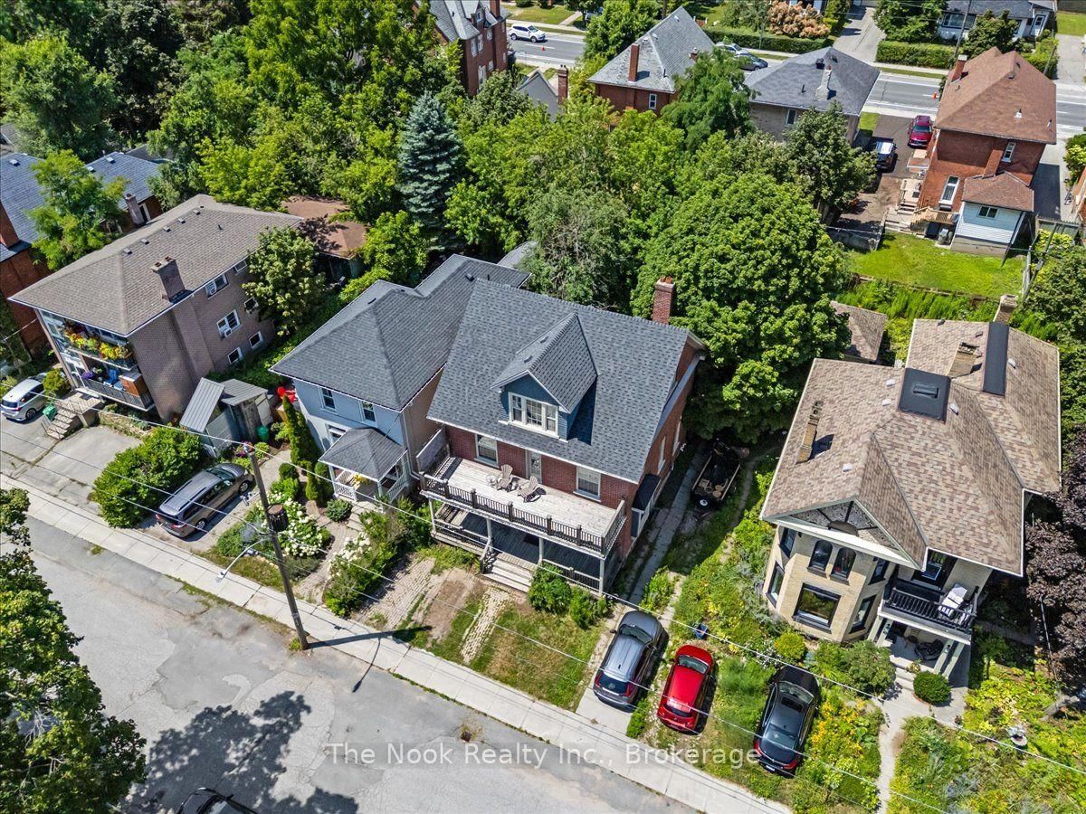 21 Dennistoun Avenue • Peterborough, ON photo 3