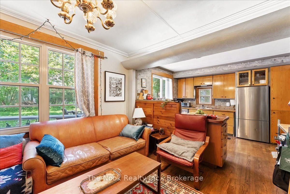 21 Dennistoun Avenue • Peterborough, ON photo 8