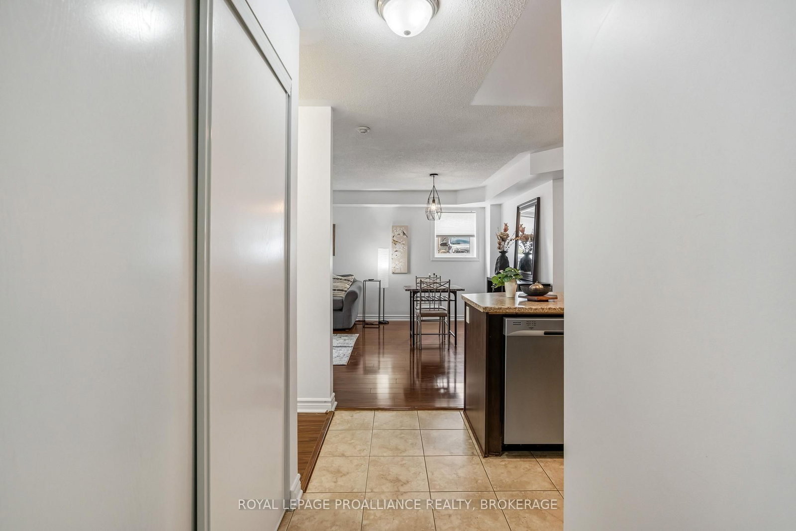 510 Stonefield Private • #2 • Ottawa, ON photo 4