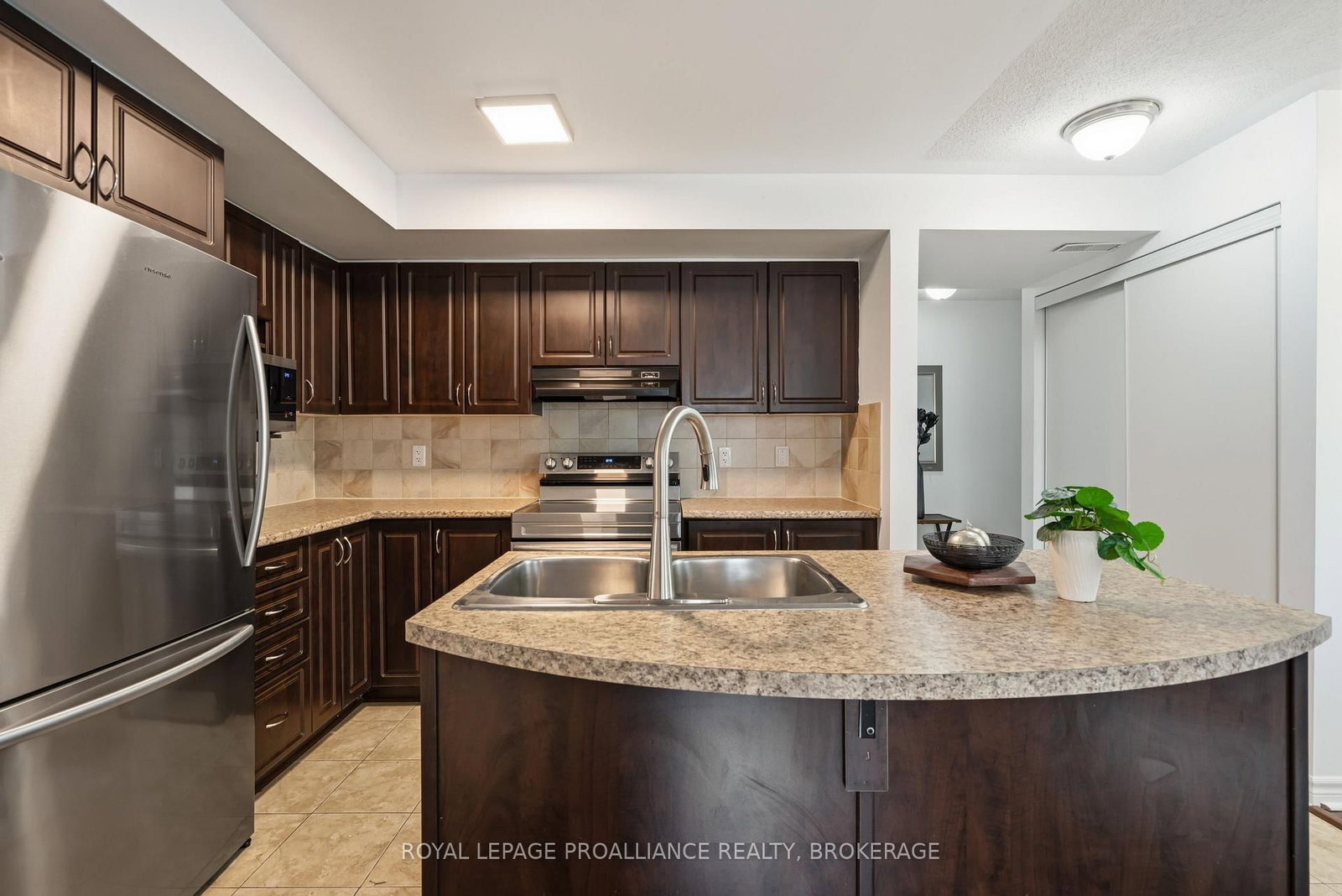 510 Stonefield Private • #2 • Ottawa, ON photo 9