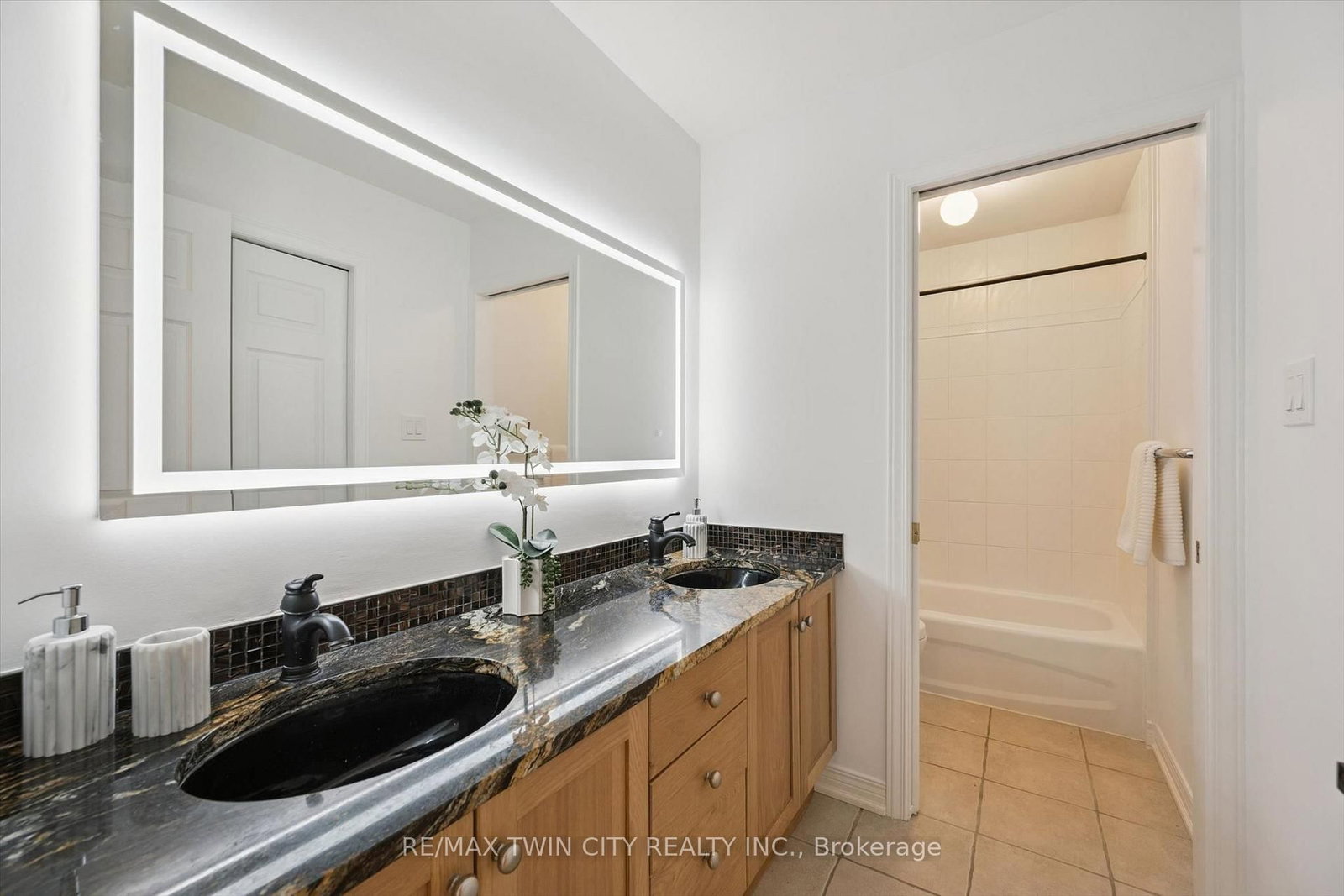 608 Bluenose Crescent • Waterloo, ON photo 18