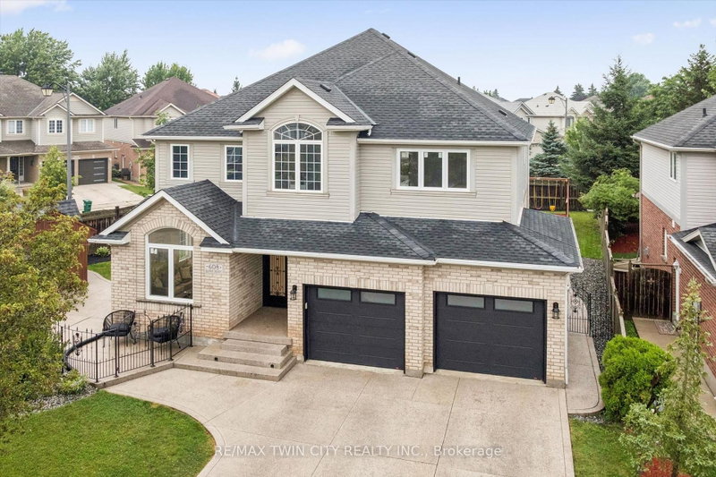 608 Bluenose Crescent