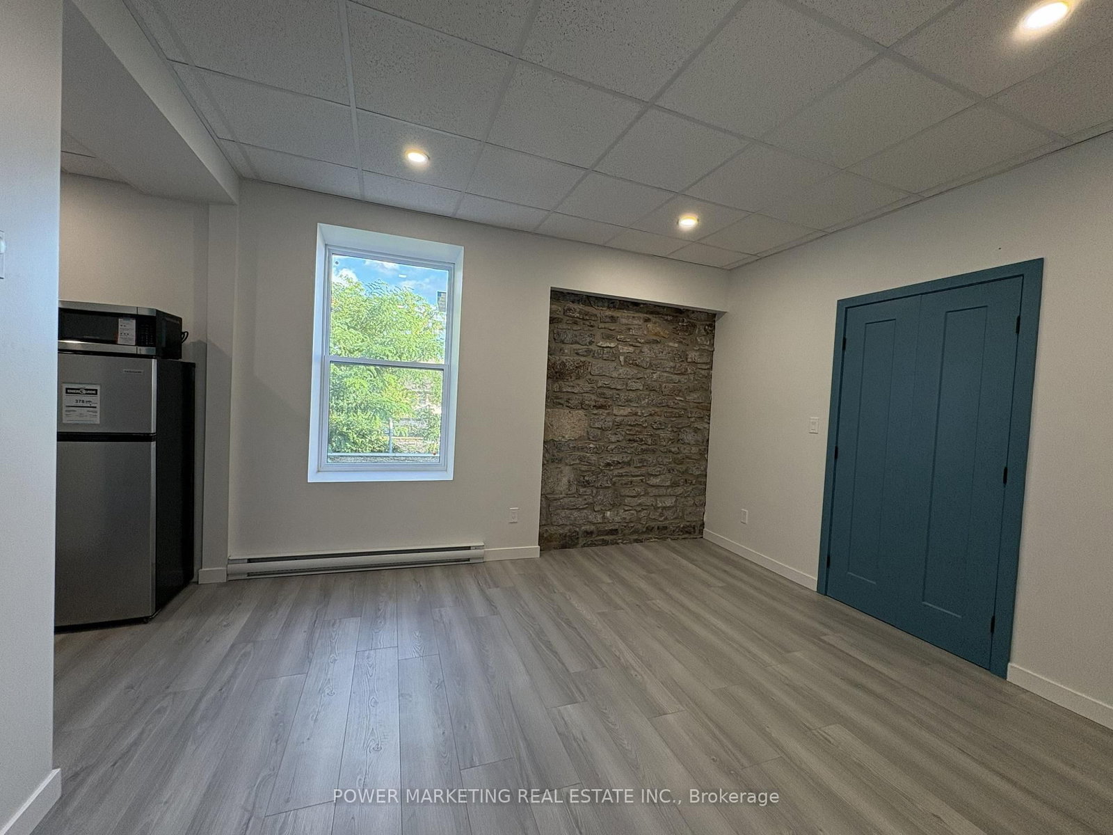 #4 - 199 King Street W, Prescott 5