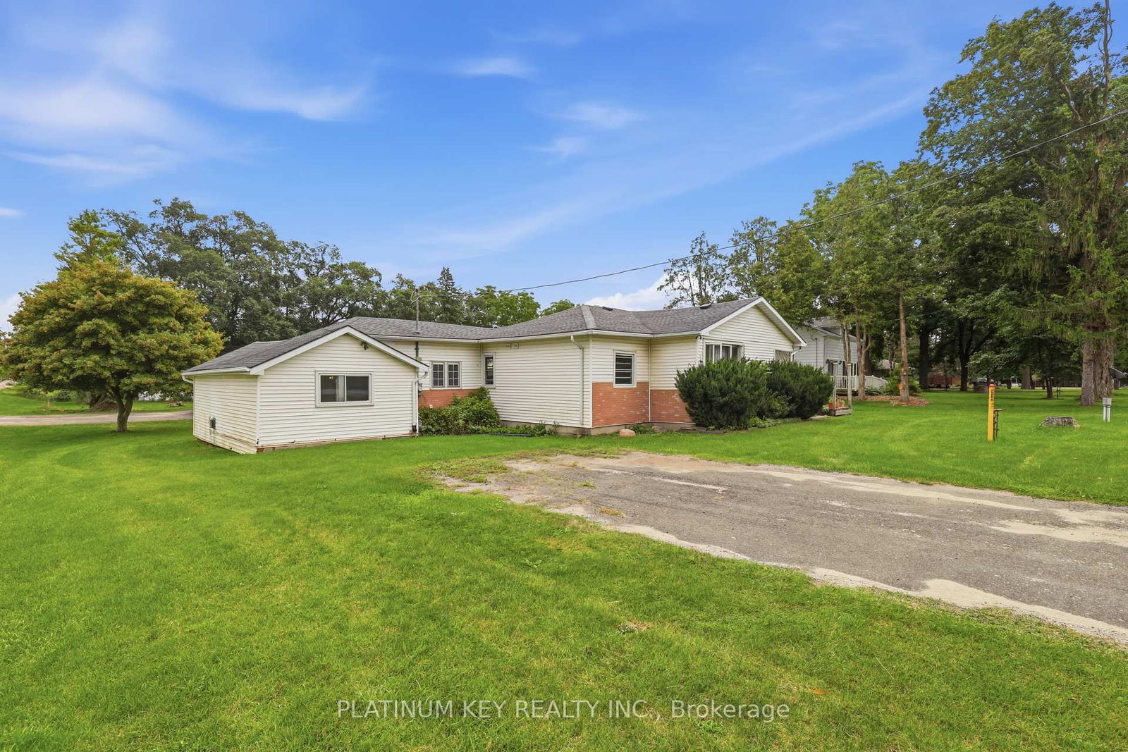 22942 Wonderland Road N • Middlesex Centre, ON photo 2