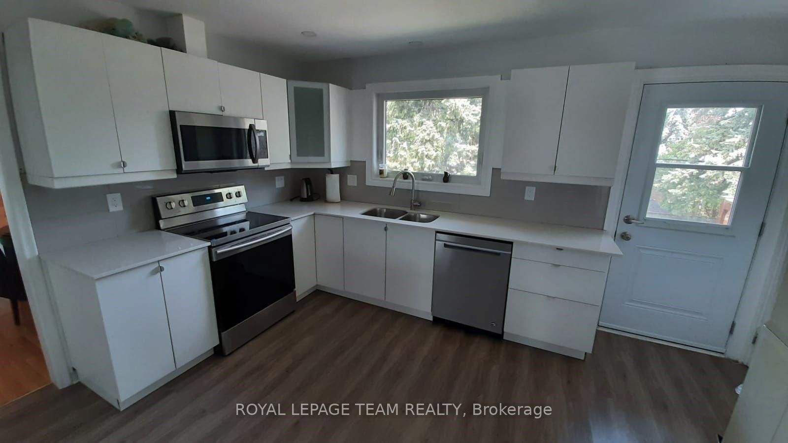 UPSTRS - 1015 Pinecrest Road, Ottawa 4