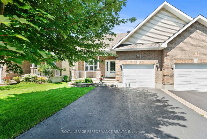 7 Abbey Crescent
