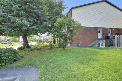 31 Woodvale Green Street • #D • Ottawa, ON photo 2