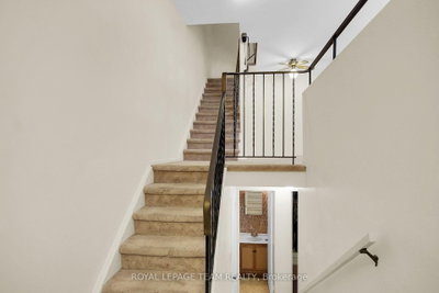 31 Woodvale Green Street • #D • Ottawa, ON photo 4