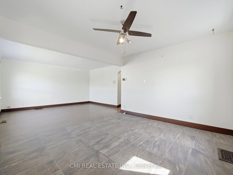 6476 Maranda St photo 4
