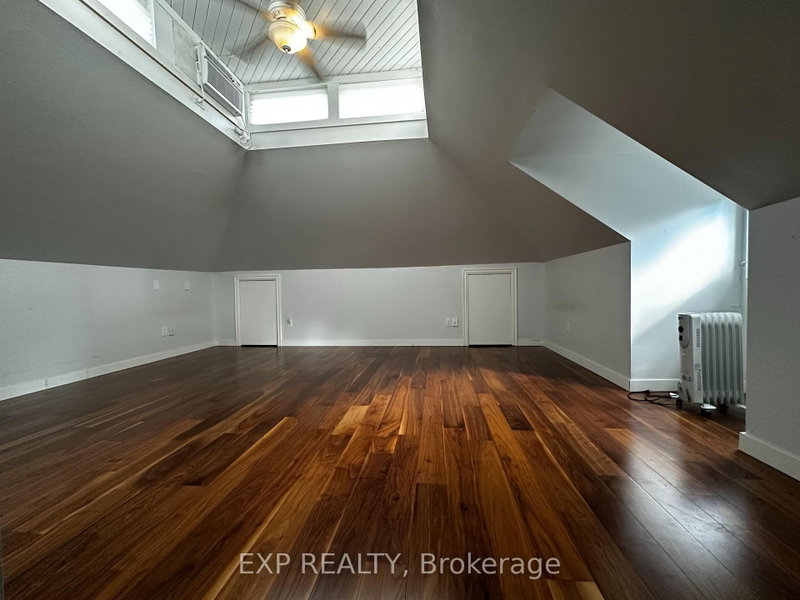 24 Emma Street N